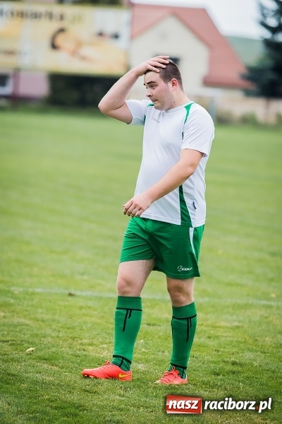 Zdjęcie w galerii na portalu naszraciborz.pl: Piłkarze Krzanowic nie dali szans rywalom. Ocice zagrały dziewięcioma zawodnikami! wiadomości z regionu