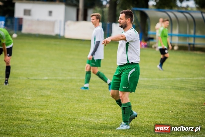 Zdjęcie w galerii na portalu naszraciborz.pl: Piłkarze Krzanowic nie dali szans rywalom. Ocice zagrały dziewięcioma zawodnikami! wiadomości z regionu