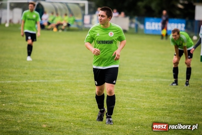 Zdjęcie w galerii na portalu naszraciborz.pl: Piłkarze Krzanowic nie dali szans rywalom. Ocice zagrały dziewięcioma zawodnikami! wiadomości z regionu