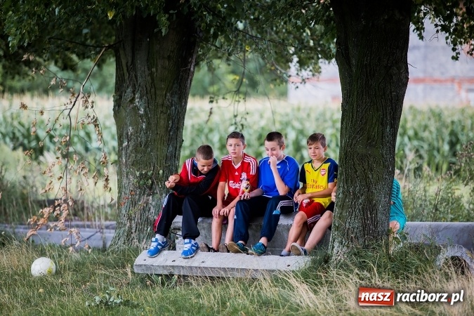 Zdjęcie w galerii na portalu naszraciborz.pl: Piłkarze Krzanowic nie dali szans rywalom. Ocice zagrały dziewięcioma zawodnikami! wiadomości z regionu