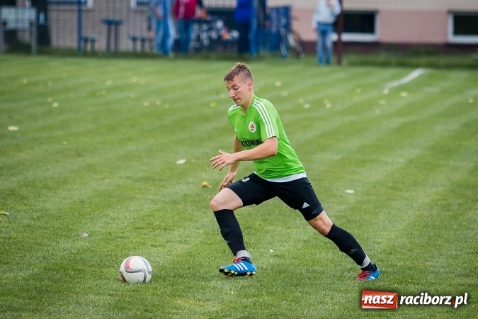 Zdjęcie w galerii na portalu naszraciborz.pl: Piłkarze Krzanowic nie dali szans rywalom. Ocice zagrały dziewięcioma zawodnikami! wiadomości z regionu