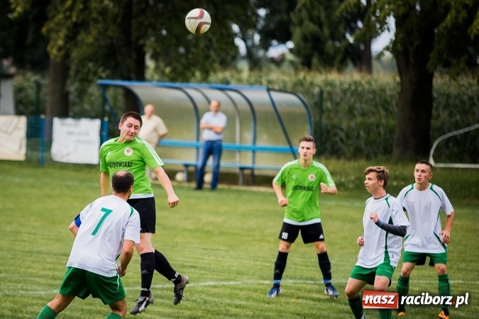Zdjęcie w galerii na portalu naszraciborz.pl: Piłkarze Krzanowic nie dali szans rywalom. Ocice zagrały dziewięcioma zawodnikami! wiadomości z regionu