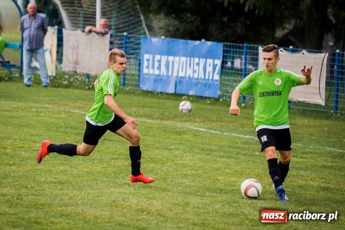 Zdjęcie w galerii na portalu naszraciborz.pl: Piłkarze Krzanowic nie dali szans rywalom. Ocice zagrały dziewięcioma zawodnikami! wiadomości z regionu