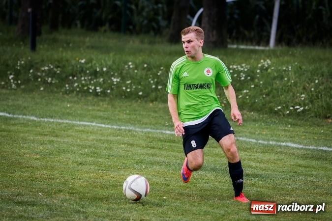 Zdjęcie w galerii na portalu naszraciborz.pl: Piłkarze Krzanowic nie dali szans rywalom. Ocice zagrały dziewięcioma zawodnikami! wiadomości z regionu