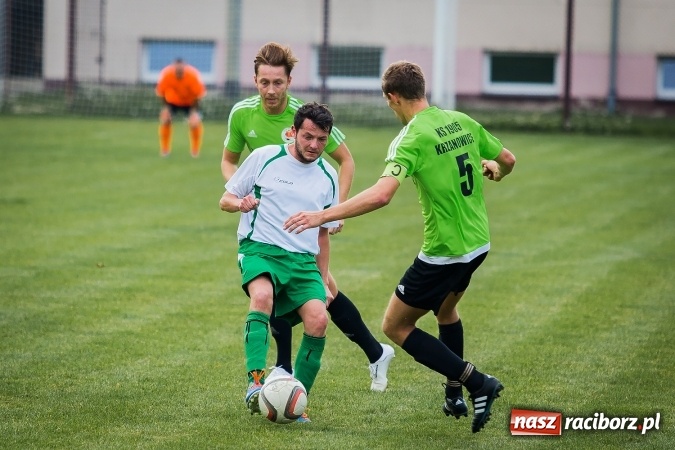 Zdjęcie w galerii na portalu naszraciborz.pl: Piłkarze Krzanowic nie dali szans rywalom. Ocice zagrały dziewięcioma zawodnikami! wiadomości z regionu