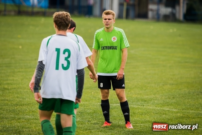 Zdjęcie w galerii na portalu naszraciborz.pl: Piłkarze Krzanowic nie dali szans rywalom. Ocice zagrały dziewięcioma zawodnikami! wiadomości z regionu