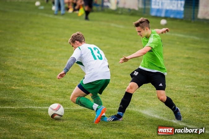 Zdjęcie w galerii na portalu naszraciborz.pl: Piłkarze Krzanowic nie dali szans rywalom. Ocice zagrały dziewięcioma zawodnikami! wiadomości z regionu