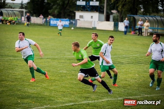 Zdjęcie w galerii na portalu naszraciborz.pl: Piłkarze Krzanowic nie dali szans rywalom. Ocice zagrały dziewięcioma zawodnikami! wiadomości z regionu