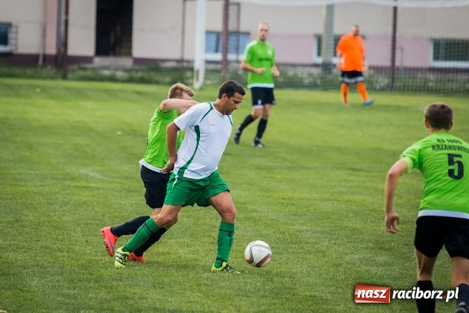 Zdjęcie w galerii na portalu naszraciborz.pl: Piłkarze Krzanowic nie dali szans rywalom. Ocice zagrały dziewięcioma zawodnikami! wiadomości z regionu