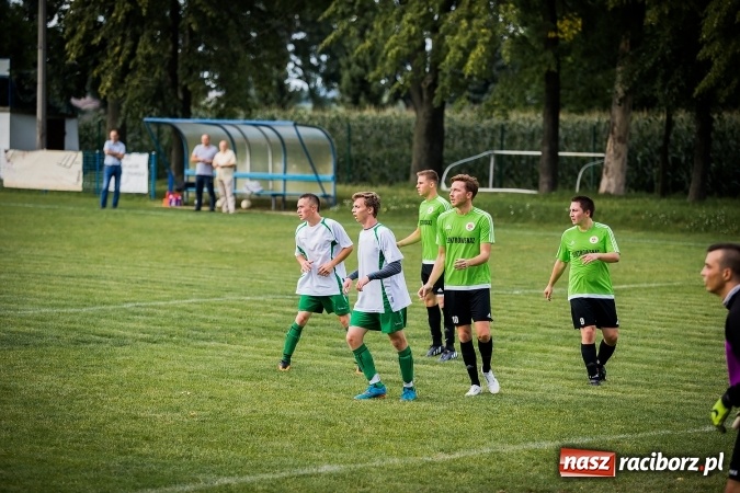 Zdjęcie w galerii na portalu naszraciborz.pl: Piłkarze Krzanowic nie dali szans rywalom. Ocice zagrały dziewięcioma zawodnikami! wiadomości z regionu