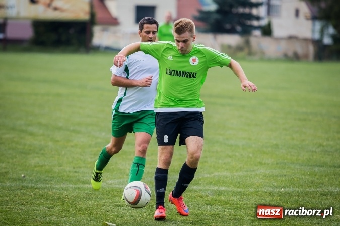 Zdjęcie w galerii na portalu naszraciborz.pl: Piłkarze Krzanowic nie dali szans rywalom. Ocice zagrały dziewięcioma zawodnikami! wiadomości z regionu