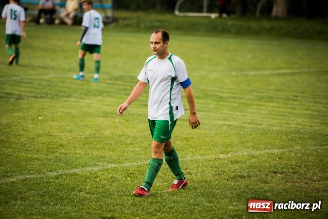 Zdjęcie w galerii na portalu naszraciborz.pl: Piłkarze Krzanowic nie dali szans rywalom. Ocice zagrały dziewięcioma zawodnikami! wiadomości z regionu