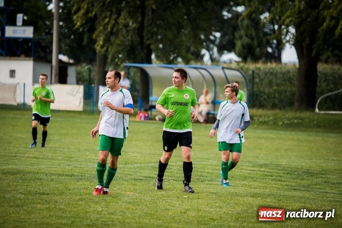 Zdjęcie w galerii na portalu naszraciborz.pl: Piłkarze Krzanowic nie dali szans rywalom. Ocice zagrały dziewięcioma zawodnikami! wiadomości z regionu