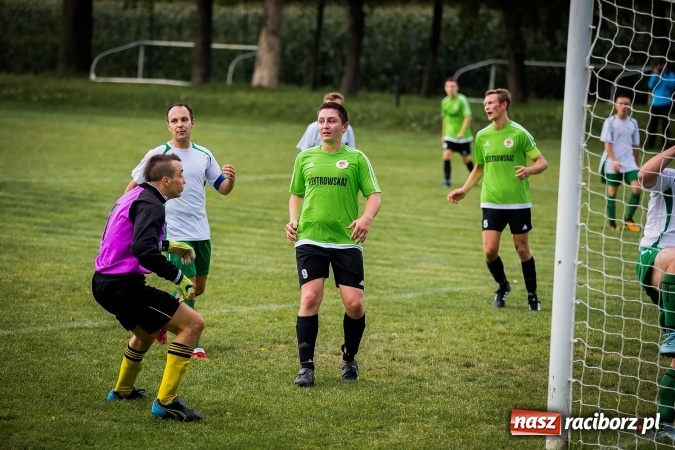Zdjęcie w galerii na portalu naszraciborz.pl: Piłkarze Krzanowic nie dali szans rywalom. Ocice zagrały dziewięcioma zawodnikami! wiadomości z regionu