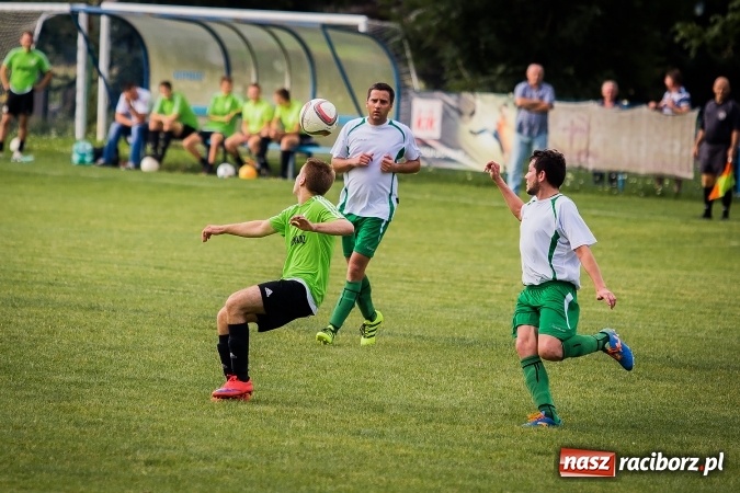 Zdjęcie w galerii na portalu naszraciborz.pl: Piłkarze Krzanowic nie dali szans rywalom. Ocice zagrały dziewięcioma zawodnikami! wiadomości z regionu