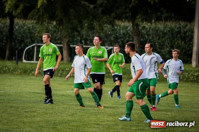 Zdjęcie w galerii na portalu naszraciborz.pl: Piłkarze Krzanowic nie dali szans rywalom. Ocice zagrały dziewięcioma zawodnikami! wiadomości z regionu