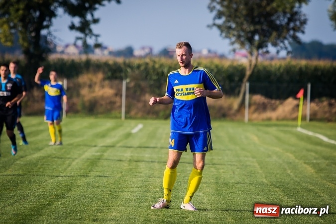 Zdjęcie w galerii na portalu naszraciborz.pl: Choć karnego nie strzelili, to Przyszłość punktów pozbawili. Dobry początek Borucina wiadomości z regionu