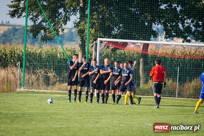 Zdjęcie w galerii na portalu naszraciborz.pl: Choć karnego nie strzelili, to Przyszłość punktów pozbawili. Dobry początek Borucina wiadomości z regionu