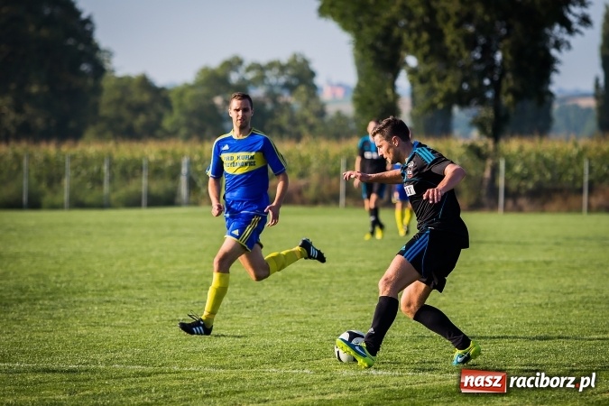 Zdjęcie w galerii na portalu naszraciborz.pl: Choć karnego nie strzelili, to Przyszłość punktów pozbawili. Dobry początek Borucina wiadomości z regionu