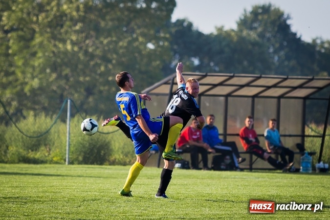 Zdjęcie w galerii na portalu naszraciborz.pl: Choć karnego nie strzelili, to Przyszłość punktów pozbawili. Dobry początek Borucina wiadomości z regionu