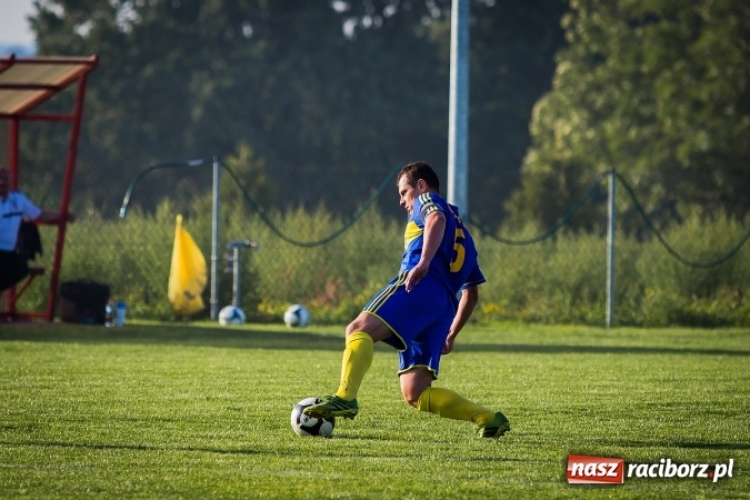 Zdjęcie w galerii na portalu naszraciborz.pl: Choć karnego nie strzelili, to Przyszłość punktów pozbawili. Dobry początek Borucina wiadomości z regionu