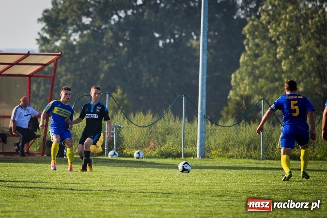 Zdjęcie w galerii na portalu naszraciborz.pl: Choć karnego nie strzelili, to Przyszłość punktów pozbawili. Dobry początek Borucina wiadomości z regionu