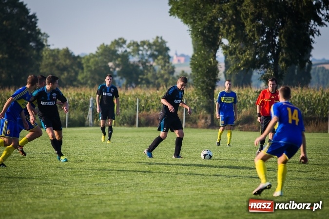 Zdjęcie w galerii na portalu naszraciborz.pl: Choć karnego nie strzelili, to Przyszłość punktów pozbawili. Dobry początek Borucina wiadomości z regionu