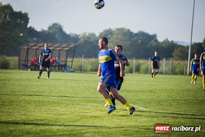 Zdjęcie w galerii na portalu naszraciborz.pl: Choć karnego nie strzelili, to Przyszłość punktów pozbawili. Dobry początek Borucina wiadomości z regionu