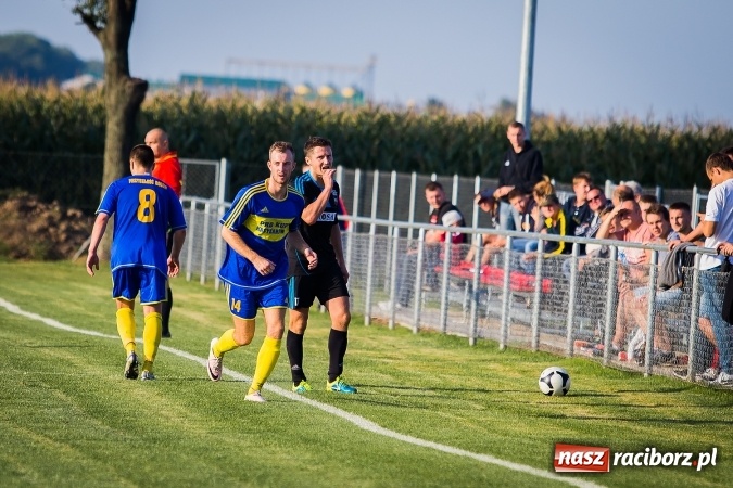 Zdjęcie w galerii na portalu naszraciborz.pl: Choć karnego nie strzelili, to Przyszłość punktów pozbawili. Dobry początek Borucina wiadomości z regionu