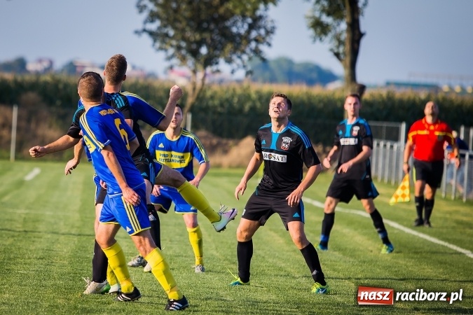 Zdjęcie w galerii na portalu naszraciborz.pl: Choć karnego nie strzelili, to Przyszłość punktów pozbawili. Dobry początek Borucina wiadomości z regionu