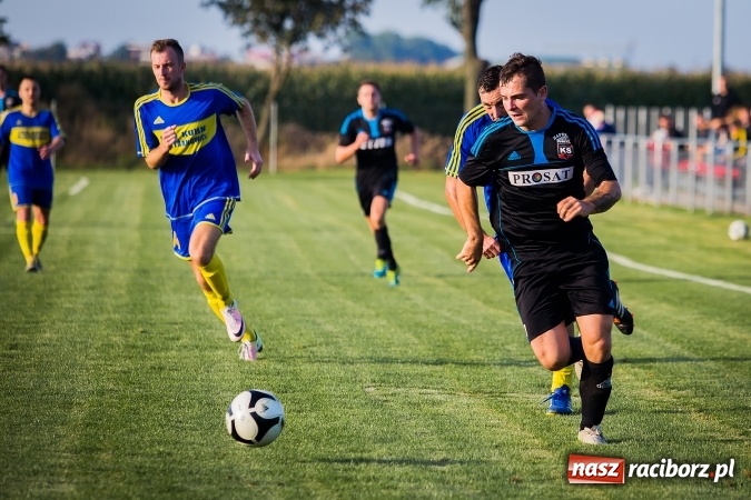 Zdjęcie w galerii na portalu naszraciborz.pl: Choć karnego nie strzelili, to Przyszłość punktów pozbawili. Dobry początek Borucina wiadomości z regionu