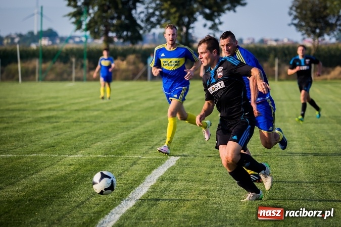 Zdjęcie w galerii na portalu naszraciborz.pl: Choć karnego nie strzelili, to Przyszłość punktów pozbawili. Dobry początek Borucina wiadomości z regionu