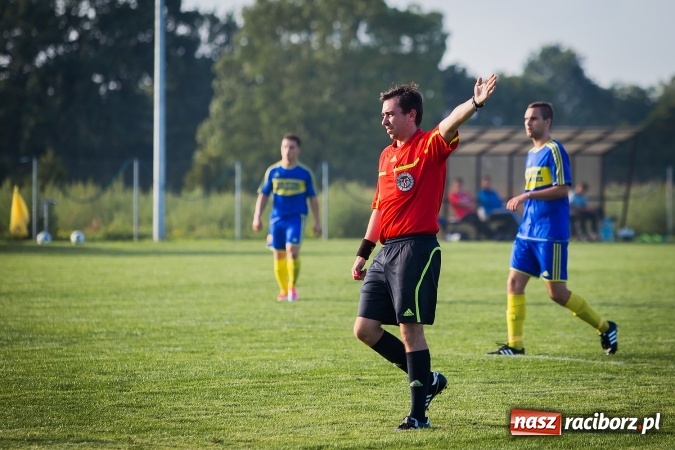 Zdjęcie w galerii na portalu naszraciborz.pl: Choć karnego nie strzelili, to Przyszłość punktów pozbawili. Dobry początek Borucina wiadomości z regionu