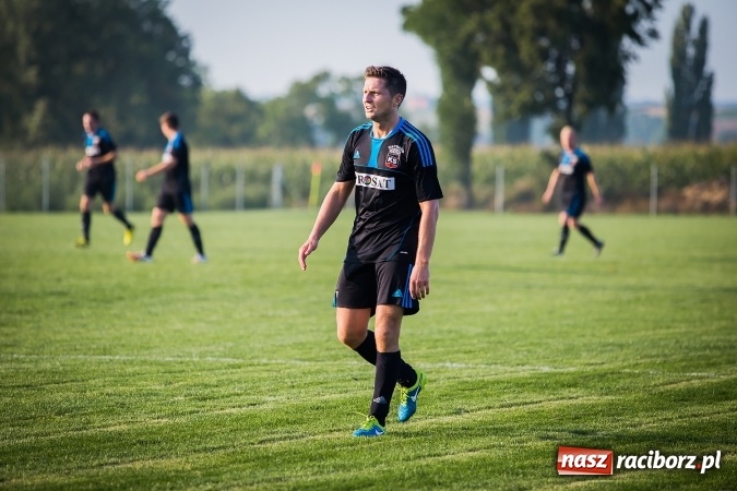 Zdjęcie w galerii na portalu naszraciborz.pl: Choć karnego nie strzelili, to Przyszłość punktów pozbawili. Dobry początek Borucina wiadomości z regionu
