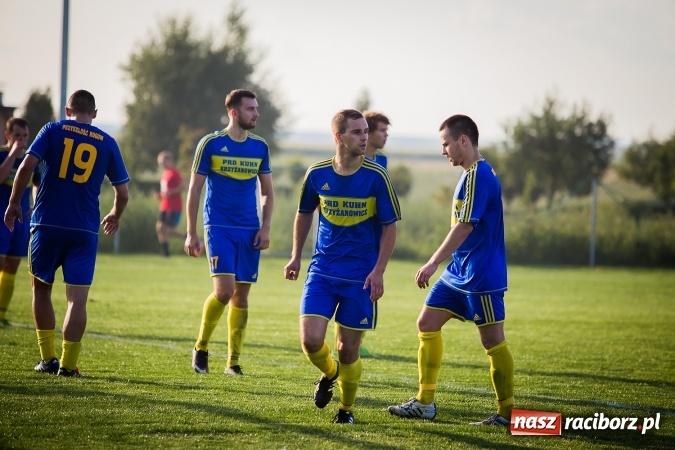 Zdjęcie w galerii na portalu naszraciborz.pl: Choć karnego nie strzelili, to Przyszłość punktów pozbawili. Dobry początek Borucina wiadomości z regionu