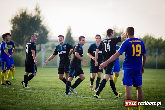 Zdjęcie w galerii na portalu naszraciborz.pl: Choć karnego nie strzelili, to Przyszłość punktów pozbawili. Dobry początek Borucina wiadomości z regionu