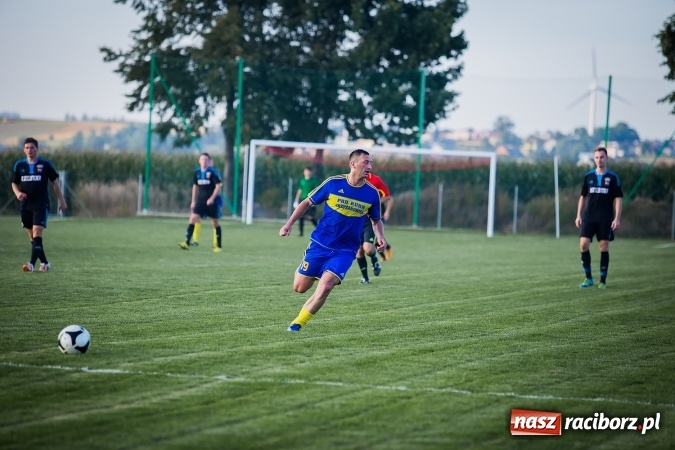 Zdjęcie w galerii na portalu naszraciborz.pl: Choć karnego nie strzelili, to Przyszłość punktów pozbawili. Dobry początek Borucina wiadomości z regionu