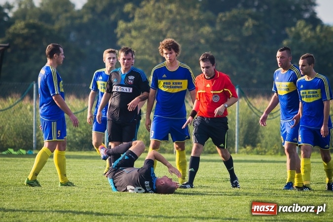 Zdjęcie w galerii na portalu naszraciborz.pl: Choć karnego nie strzelili, to Przyszłość punktów pozbawili. Dobry początek Borucina wiadomości z regionu