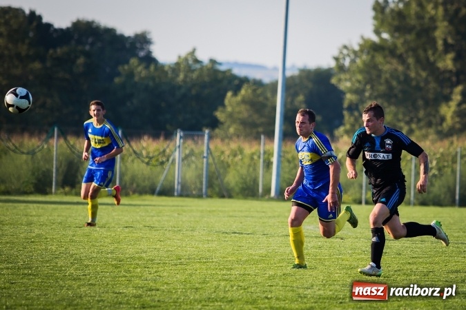 Zdjęcie w galerii na portalu naszraciborz.pl: Choć karnego nie strzelili, to Przyszłość punktów pozbawili. Dobry początek Borucina wiadomości z regionu