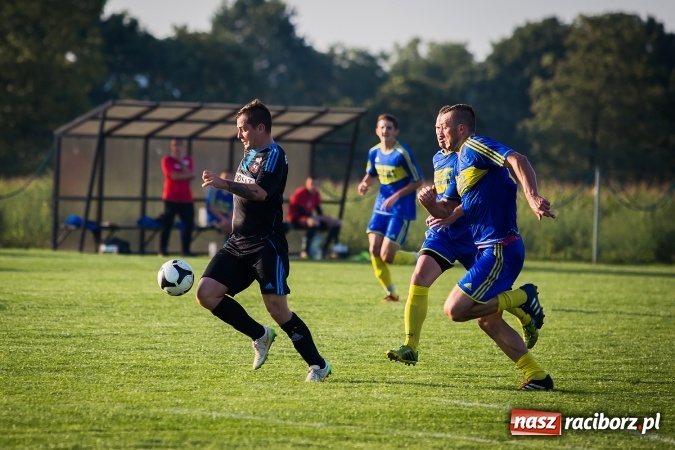 Zdjęcie w galerii na portalu naszraciborz.pl: Choć karnego nie strzelili, to Przyszłość punktów pozbawili. Dobry początek Borucina wiadomości z regionu