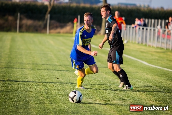Zdjęcie w galerii na portalu naszraciborz.pl: Choć karnego nie strzelili, to Przyszłość punktów pozbawili. Dobry początek Borucina wiadomości z regionu