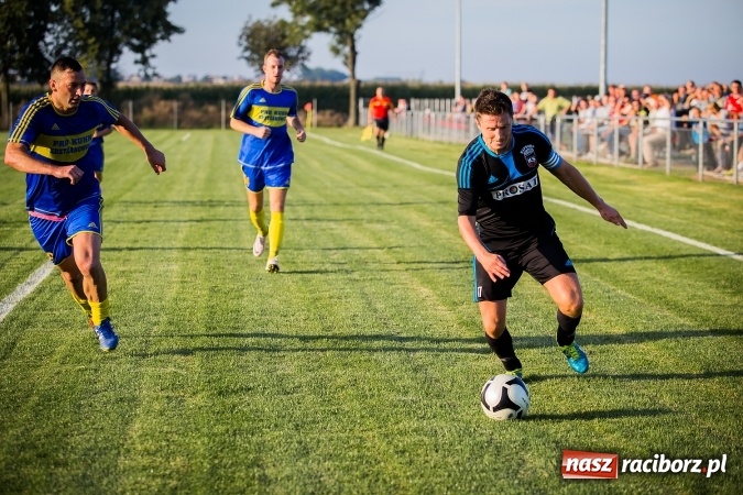 Zdjęcie w galerii na portalu naszraciborz.pl: Choć karnego nie strzelili, to Przyszłość punktów pozbawili. Dobry początek Borucina wiadomości z regionu