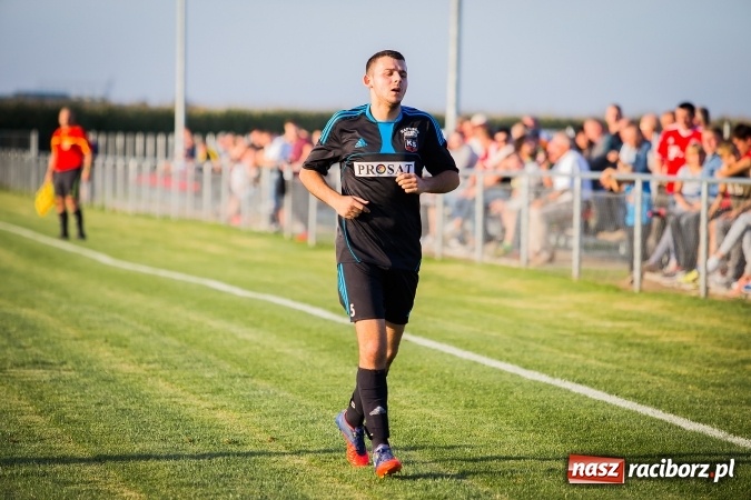 Zdjęcie w galerii na portalu naszraciborz.pl: Choć karnego nie strzelili, to Przyszłość punktów pozbawili. Dobry początek Borucina wiadomości z regionu