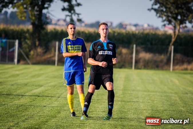 Zdjęcie w galerii na portalu naszraciborz.pl: Choć karnego nie strzelili, to Przyszłość punktów pozbawili. Dobry początek Borucina wiadomości z regionu