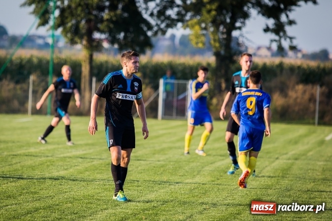 Zdjęcie w galerii na portalu naszraciborz.pl: Choć karnego nie strzelili, to Przyszłość punktów pozbawili. Dobry początek Borucina wiadomości z regionu