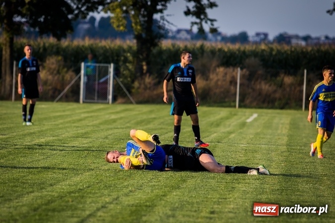 Zdjęcie w galerii na portalu naszraciborz.pl: Choć karnego nie strzelili, to Przyszłość punktów pozbawili. Dobry początek Borucina wiadomości z regionu