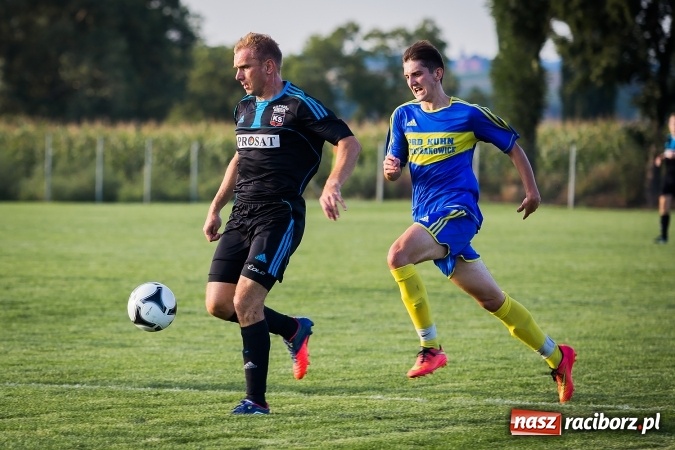 Zdjęcie w galerii na portalu naszraciborz.pl: Choć karnego nie strzelili, to Przyszłość punktów pozbawili. Dobry początek Borucina wiadomości z regionu