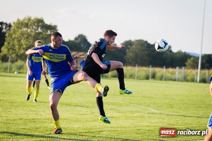 Zdjęcie w galerii na portalu naszraciborz.pl: Choć karnego nie strzelili, to Przyszłość punktów pozbawili. Dobry początek Borucina wiadomości z regionu