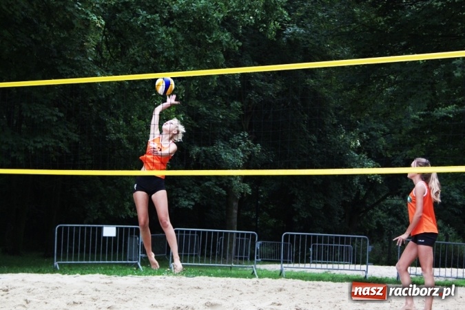 Zdjęcie w galerii na portalu naszraciborz.pl: Mistrzostwa Raciborza w plażówce kobiet  wiadomości z regionu
