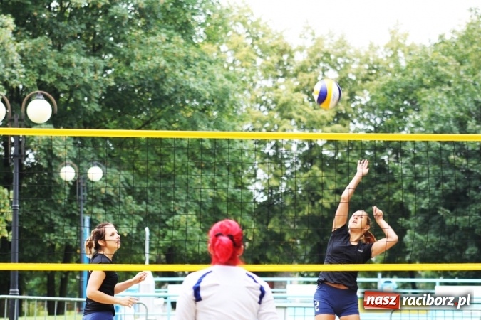 Zdjęcie w galerii na portalu naszraciborz.pl: Mistrzostwa Raciborza w plażówce kobiet  wiadomości z regionu